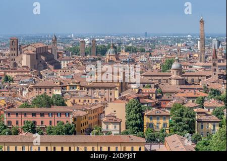 Vista aerea panoramica del centro storico di Bologna Foto Stock