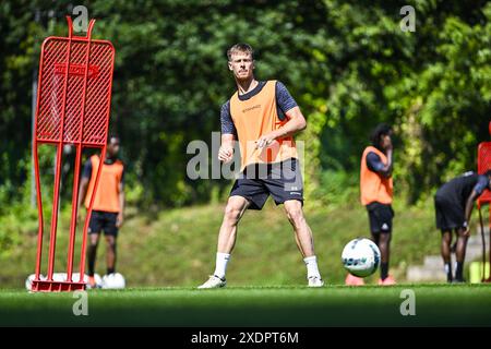 Lovanio, Belgio. 24 giugno 2024. Mathieu Maertens dell'OHL raffigurato in azione durante una sessione di allenamento della squadra belga di calcio Oud-Heverlee Leuven, lunedì 24 giugno 2024 a Oud-Heverlee, Lovanio, in preparazione della prossima stagione 2024-2025 della Jupiler Pro League First Division. BELGA PHOTO TOM GOYVAERTS credito: Belga News Agency/Alamy Live News Foto Stock