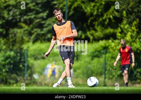 Mathieu Maertens dell'OHL raffigurato in azione durante una sessione di allenamento della squadra belga di calcio Oud-Heverlee Leuven, lunedì 24 giugno 2024 a Oud-Heverlee, Lovanio, in preparazione della prossima stagione 2024-2025 della Jupiler Pro League First Division. BELGA FOTO TOM GOYVAERTS Foto Stock