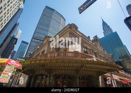 Edificio Chrysler, edificio Metlife, 42a strada e la facciata del Grand Central Terminal, Manhattan, New York City Foto Stock