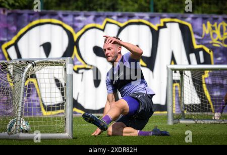 Bruxelles, Belgio. 24 giugno 2024. Mats Rits dell'Anderlecht in azione durante una sessione di allenamento della squadra belga di calcio RSC Anderlecht, lunedì 24 giugno 2024 a Bruxelles, in preparazione della prossima stagione 2024-2025 della prima divisione della Jupiler Pro League. BELGA PHOTO VIRGINIE LEFOUR credito: Belga News Agency/Alamy Live News Foto Stock