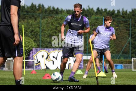 Bruxelles, Belgio. 24 giugno 2024. Mats Rits dell'Anderlecht in azione durante una sessione di allenamento della squadra belga di calcio RSC Anderlecht, lunedì 24 giugno 2024 a Bruxelles, in preparazione della prossima stagione 2024-2025 della prima divisione della Jupiler Pro League. BELGA PHOTO VIRGINIE LEFOUR credito: Belga News Agency/Alamy Live News Foto Stock