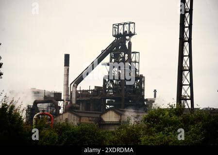 Le immagini mostrano Tata Steelworks, Port Talbot, Galles del Sud, prima di uno sciopero pianificato da parte dei lavoratori l'8 luglio, migliaia di lavoratori sono in esubero. Foto Stock