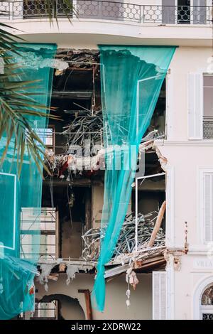 Edificio smantellato nel centro di Cannes sulla Croisette Foto Stock