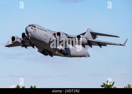 Papa, Ungheria - 14 maggio 2024: Boeing C-17A Globemaster III dell'aeronautica STATUNITENSE presso la base aerea. Volo militare. Aviazione e aerei Foto Stock