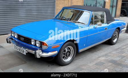 Vista anteriore della Triumph Stag Sports Tourer blu Foto Stock