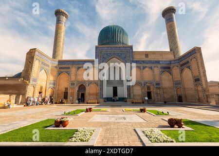 Guri Amir o Gur Emir è un mausoleo del conquistatore mongolo Amir Temur o Tamerlano a Samarcanda, Uzbekistan, traduzione sulla moschea: "Poi Kalyan Mosq Foto Stock