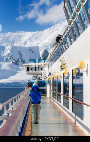 Nave da crociera Sapphire Princess, Isola Livingston, Isole Shetland meridionali, Penisola Antartica, Antartide Foto Stock