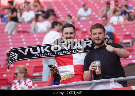 Zagabria, Croazia. 24 giugno 2024. I tifosi croati nella foto prima dell'inizio della partita a gironi UEFA EURO 2024 tra Croazia e Italia allo stadio di calcio di Lipsia il 24 giugno 2024 a Lipsia, Germania. Foto: Luka Stanzl/PIXSELL credito: Pixsell/Alamy Live News credito: Pixsell/Alamy Live News Foto Stock