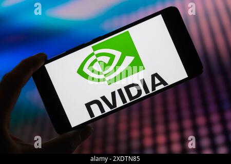 Bruxelles, Belgio. 23 giugno 2024. Il logo NVIDIA viene visualizzato su uno smartphone, in questa immagine. Presa a Bruxelles, Belgio. Il 23 giugno 2024. (Jonathan RAA/Sipa USA) *** esclusivamente per notizie editoriali *** credito: SIPA USA/Alamy Live News Foto Stock