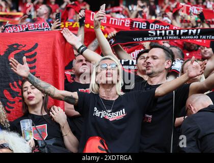 Dusseldorf, Germania. 24 giugno 2024. Tifosi albanesi durante la partita dei Campionati europei UEFA alla Dusseldorf Arena di Dusseldorf. Il credito per immagini dovrebbe essere: David Klein/Sportimage Credit: Sportimage Ltd/Alamy Live News Foto Stock