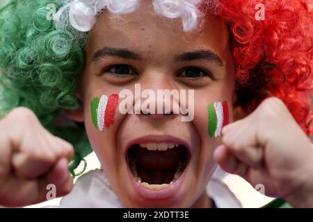 Lipsia, Germania. 24 giugno 2024. Tifosi italiani durante la partita di calcio Euro 2024 tra Croazia e Italia allo stadio di Lipsia, Lipsia, Germania - lunedì 24 giugno 2024. Sport - calcio. (Foto di Fabio Ferrari/LaPresse) credito: LaPresse/Alamy Live News Foto Stock