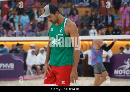 Tlaxcala, Ciudad de Mexico, Messico. 23 giugno 2024. Juan Virgen #2 del Team Mexico reagisce contro il Team Canada durante la finale maschile del Torneo di qualificazione olimpica di Beach volley 2024 di Norceca. La squadra Canada sconfigge la squadra Messico 2 set a 0. (Credit Image: © Essene Hernandez/eyepix via ZUMA Press Wire) SOLO PER USO EDITORIALE! Non per USO commerciale! Foto Stock