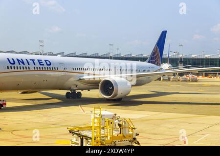 14 GIUGNO 2024 NEWARK NJ USA. Vista degli aerei Boeing 787-10 da United Airlines UA presso l'aeroporto internazionale Liberty di Newark EWR nel New Jersey, Stati Uniti Foto Stock