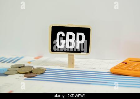 Acronimo GBP (Sterlina inglese) su nota adesiva gialla. Foto Stock