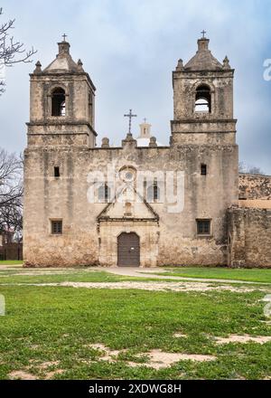 Vista esterna della storica Mission Conception a San Antonio, Texas Foto Stock