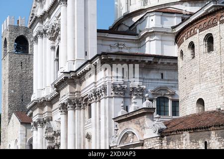 Torre del popolo romanica del XII secolo, Duomo barocco nuovo (Cattedrale nuova) Cattedrale estiva di Santa Maria Assunta di Giovanni Foto Stock