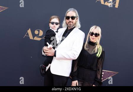 Hollywood, Stati Uniti. 24 giugno 2024. Ti West, Alison Wonderland e Max assistono agli arrivi di "MAXXXINE" degli A24 al TCL Chinese Theatre di Hollywood, CALIFORNIA, il 24 giugno 2024. (Foto di Corine Solberg/SipaUSA) credito: SIPA USA/Alamy Live News Foto Stock