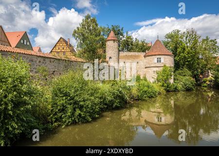 Geografia / viaggi, Germania, Baviera, fiume Woernitz e centro storico di Dinkelsbuehl, INFORMAZIONI-DIRITTI-SUPPLEMENTARI-NON-DISPONIBILI Foto Stock