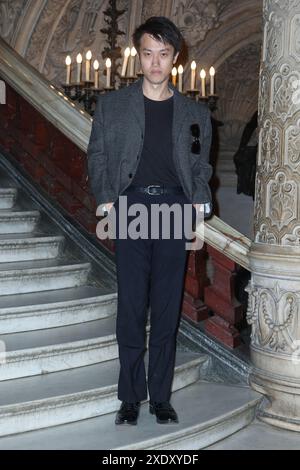 Guang Huo frequenta Chanel Front Row durante la PFW Haute Couture a Parigi, Francia, il 25 giugno 2024. Foto di Jerome Dominé/ABACAPRESS. COM credito: Abaca Press/Alamy Live News Foto Stock