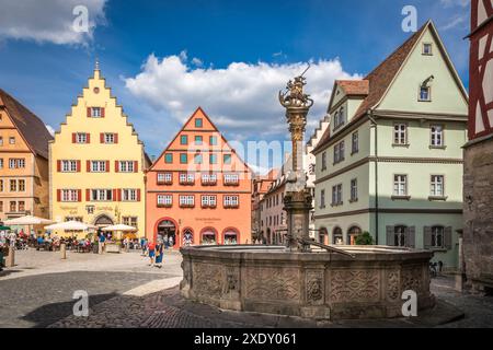 Geografia / viaggi, Germania, Baviera, piazza del mercato fontana nel centro storico di Rothenburg ob der Tauber, DIRITTI AGGIUNTIVI-INFORMAZIONI-NON-DISPONIBILI Foto Stock