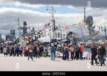 Le navi da guerra esaminano IMDS-2017, Russia Foto Stock