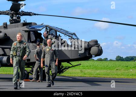 Carlisle, Regno Unito, 19-06-2024 King Willem Alexander durante l'esercitazione in elicottero TAC Blaze UK presso l'aeroporto di Carlisle nel Regno Unito. Questo esercizio del Defense Helicopter Command si concentra sull'addestramento al volo tattico basso in caso di minaccia radar ed evitando i sistemi radar nemici. Foto Stock