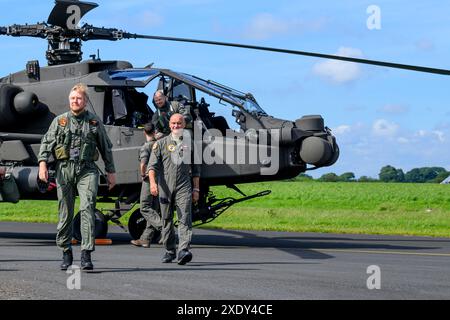 Carlisle, Regno Unito, 19-06-2024 King Willem Alexander durante l'esercitazione in elicottero TAC Blaze UK presso l'aeroporto di Carlisle nel Regno Unito. Questo esercizio del Defense Helicopter Command si concentra sull'addestramento al volo tattico basso in caso di minaccia radar ed evitando i sistemi radar nemici. Foto Stock