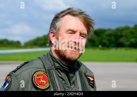 Carlisle, Regno Unito, 19-06-2024 King Willem Alexander durante l'esercitazione in elicottero TAC Blaze UK presso l'aeroporto di Carlisle nel Regno Unito. Questo esercizio del Defense Helicopter Command si concentra sull'addestramento al volo tattico basso in caso di minaccia radar ed evitando i sistemi radar nemici. Foto Stock