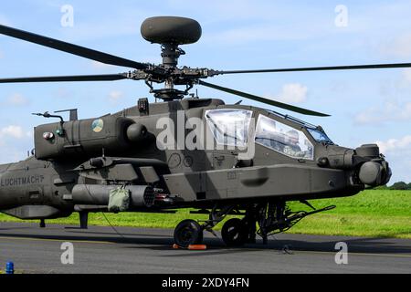 Carlisle, Regno Unito, 19-06-2024 King Willem Alexander durante l'esercitazione in elicottero TAC Blaze UK presso l'aeroporto di Carlisle nel Regno Unito. Questo esercizio del Defense Helicopter Command si concentra sull'addestramento al volo tattico basso in caso di minaccia radar ed evitando i sistemi radar nemici. Foto Stock