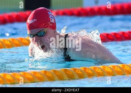 Laura Kathleen Stephens della Gran Bretagna gareggia nella finale femminile delle farfalle 200m durante il 60° Convegno di nuoto Settecolli allo stadio del nuoto di Roma, 23 giugno 2024. Foto Stock