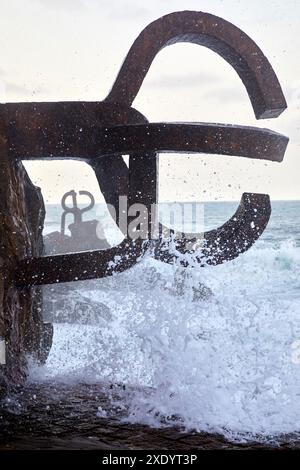 '''Peine del Viento" (Pettine del vento), Eduardo Chillida scultura, Donostia, San Sebastian, Gipuzkoa, Paesi Baschi, Spagna, Europa Foto Stock