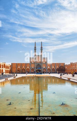 Yazd, Iran - 26 ottobre 2018: Vista del complesso Amir Chakhmaq e della splendida fontana nella storica città di Yazd. Foto Stock