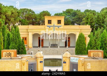 Yazd, Iran - 27 ottobre 2018: Vista panoramica dello Yazd Atash Behram. Il tempio del fuoco zoroastriano è una popolare attrazione turistica del Medio Oriente. Foto Stock