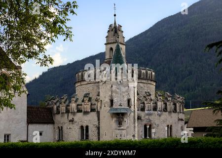 Abbazia di Novacella: Il romanico Castello dell'Angelo. Varna, alto Adige, Italia. Foto Stock