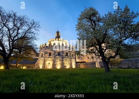 Abbazia di Novacella: Il romanico Castello dell'Angelo. Varna, alto Adige, Italia. Foto Stock