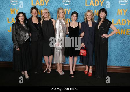 Los Angeles, CA. 24 giugno 2024. Jamie Babbit, Emily Bader, Gemma Burgess, Meredith Glynn, sue Kroll, Jennifer Salke, Laurie MacDonald alla premiere di Los Angeles di My Lady Jane di prime Video il 24 giugno 2024 al DGA Theater Complex di Los Angeles, California. Crediti: Faye Sadou/Media Punch/Alamy Live News Foto Stock