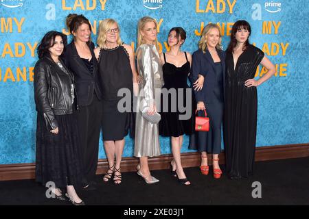 Sue Kroll, Jamie Babbit, Laurie MacDonald, Gemma Burgess, Emily Bader, Jennifer Salke und Meredith Glynn bei der Premiere der Amazon prime Video serie "My Lady Jane" im DGA Theater. Los Angeles, 24.05.2024 Foto Stock