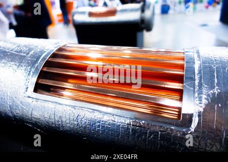 Ventilatori assiali silenziosi per ventilazione di scarico e alimentazione con riscaldamento. Foto Stock