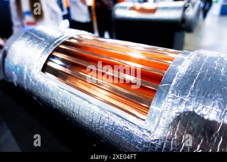 Ventilatori assiali silenziosi per ventilazione di scarico e alimentazione con riscaldamento. Foto Stock