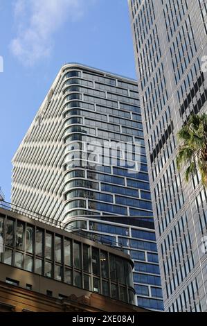 L'architettura di Sydney, l'AMP Quay Quarter Tower e il Governatore Phillip Tower e l'ex Dipartimento dell'Educazione come riqualificazione alberghiera Foto Stock