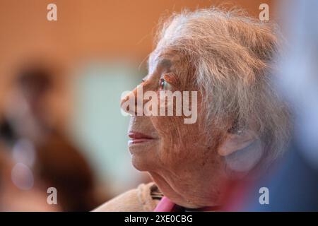 Die Holocaustueberlebende Margot Friedlaender AM 24.06.2024 a Berlino. SOLO PER USO EDITORIALE *** sopravvissuto all'Olocausto Margot Friedlaender il 24 06 2024 a Berlino SOLO PER USO EDITORIALE Copyright: epd-bild/ChristianxDitsch D24D0624MosheRosenPreisFelixKlein173836 Foto Stock