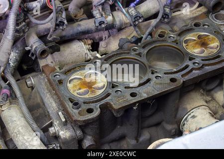 Motore per auto senza testata. Riparazione del motore a combustione interna Foto Stock