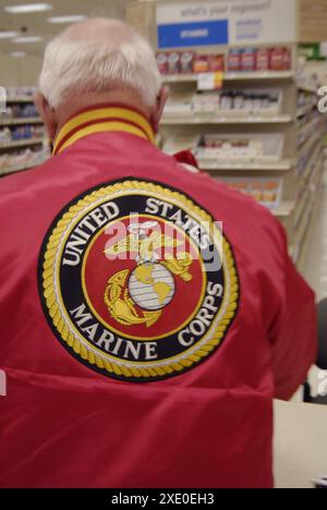 Lewiston . Stato dell'Idaho. USA  USA Retired Marine Corps Reserve colleziona giocattoli per bambini durante i battesimi e dona ai bambini che potrebbero non avere giocattoli per regali di natale 21 dicembre 2014. ( Foto di Francis Joseph Dean/Deanpictures) Foto Stock