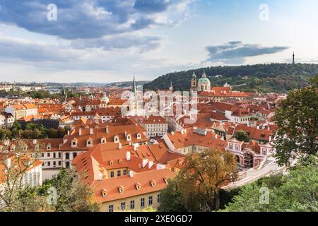 Paesaggio urbano dello skyline della storica città vecchia di Praga, Repubblica Ceca Foto Stock