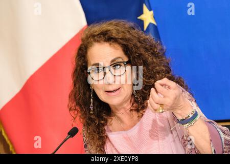 Roma, Italia. 25 giugno 2024. La sottosegretaria Wanda ferro alla conferenza stampa sulla relazione annuale al Parlamento sul fenomeno delle tossicodipendenze in Italia 2024, Presidenza del Consiglio dei Ministri, Palazzo Chigi a Roma, Martedì 25 giugno 2024 (foto Mauro Scrobogna/LaPresse) il Sottosegretario WandaFerro in occasione della conferenza stampa sulla relazione annuale al Parlamento sul fenomeno della tossicodipendenza in Italia 2024, Presidenza del Consiglio dei Ministri, Palazzo Chigi a Roma, martedì 25 2024 giugno (foto di Mauro Scrobogna/LaPresse) crediti: LaPresse/Alamy Live News Foto Stock