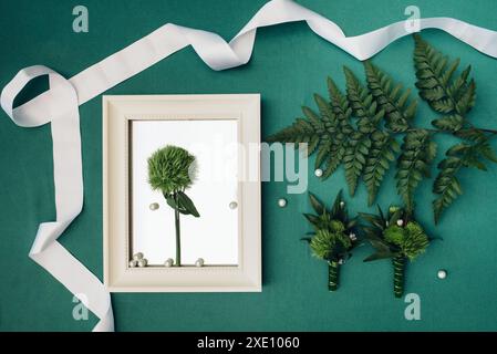 Eleganti decorazioni nuziali realizzate con fiori naturali Foto Stock