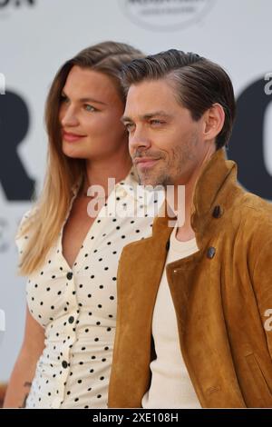 24 giugno 2024, Los Angeles, CA, USA: LOS ANGELES - 24 giugno: Jennifer Akerman, Tom Payne all'HORIZON Chapter 1 Premiere al TCL Chinese Theater IMAX il 24 giugno 2024 a Los Angeles, CA (Credit Image: © Kay Blake/ZUMA Press Wire) SOLO USO EDITORIALE! Non per USO commerciale! Foto Stock