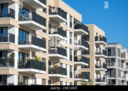 Nuovi edifici di appartamenti visti nel centro di Berlino, Germania Foto Stock