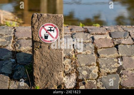 Un cartello con l'avviso di non bere acqua Foto Stock